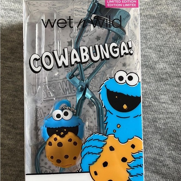 Wet n Wild x Sesame Street Cowabunga Lash Curler Cookie Monster BNIB - Picture 6 of 12